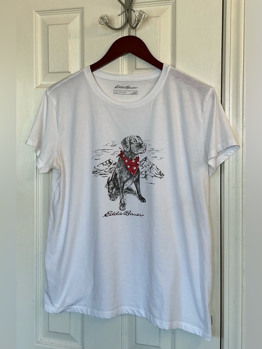 Eddie Bauer White Crewneck T-shirt Graphic Dog Wearing A Red Bandana Size Large